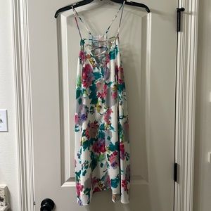 Cute Floral Izzy + Lola dress! Great for spring/summer vacation